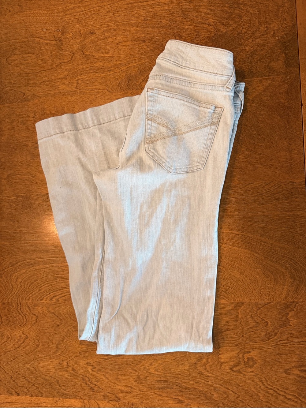 Women’s Light Wash Jeans - Classic Slim Fit